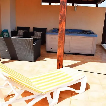 Luxurious Townhouse In Cristianos